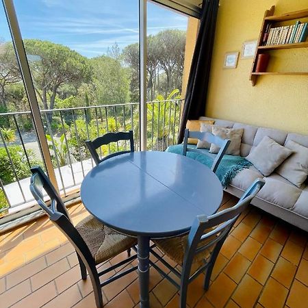 Bel Appartement Avec Mezzanine, Vue Mer Et Piscine Cogolin Exterior foto