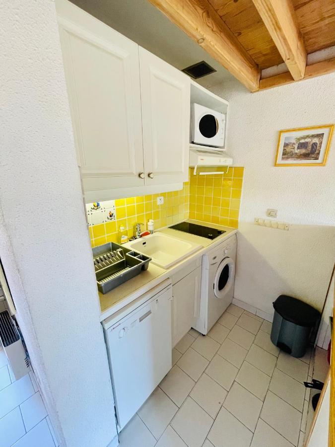 Bel Appartement Avec Mezzanine, Vue Mer Et Piscine Cogolin Exterior foto